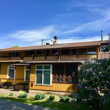 Family 70 M2 With Free Parking & Private Entrance *