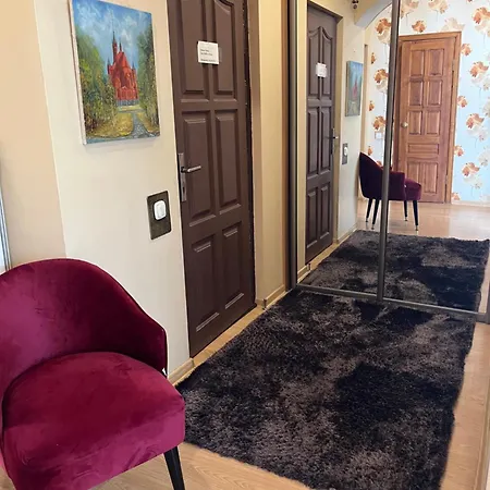 Lejlighed Central Family Apt 70 M2 With Free Parking & Private Entrance