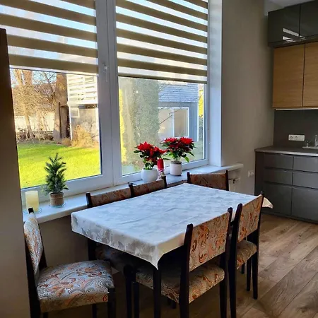 Apartament Family 70 M2 With Free Parking & Private Entrance *