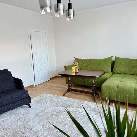 Apartament Family 70 M2 With Free Parking & Private Entrance