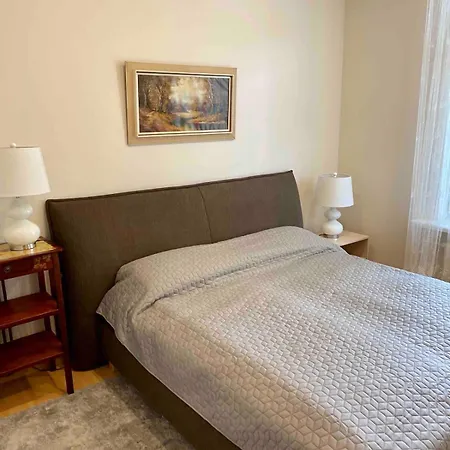 Family 70 M2 With Free Parking & Private Entrance Apartament