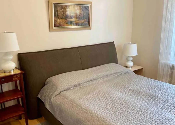 Family 70 M2 With Free Parking & Private Entrance Apartament